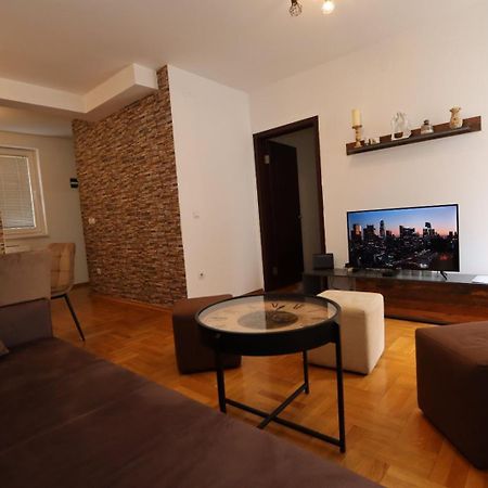 Lux Apartment Rose 2 60M2 克拉古耶瓦茨 外观 照片