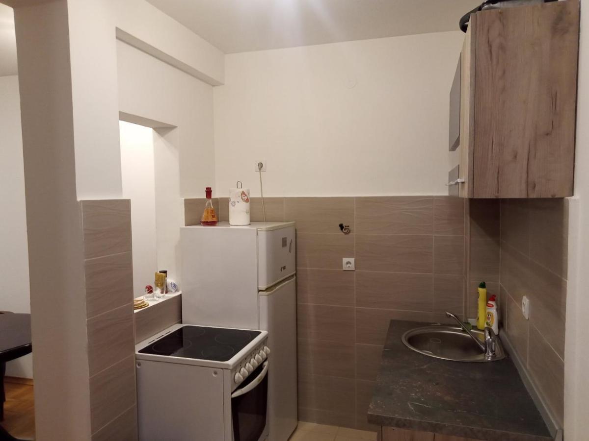 Lux Apartment Rose 2 60M2 克拉古耶瓦茨 外观 照片